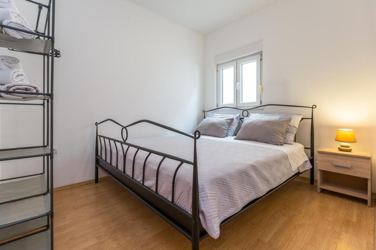 Modern Apartment Оміш Екстер'єр фото